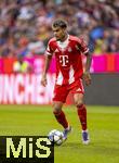 02.08.2025, Fussball Bundesliga 2025/2026, Freundschaftsspiel, FC Bayern Mnchen - Olympique Lyon, in der Allianz-Arena Mnchen, Luis Diaz (FC Bayern Mnchen) am Ball 