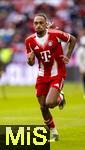 02.08.2025, Fussball Bundesliga 2025/2026, Freundschaftsspiel, FC Bayern Mnchen - Olympique Lyon, in der Allianz-Arena Mnchen, Sacha Boey (FC Bayern Mnchen) im Lauf