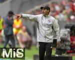 02.08.2025, Fussball Bundesliga 2025/2026, Freundschaftsspiel, FC Bayern Mnchen - Olympique Lyon, in der Allianz-Arena Mnchen,  Trainer Paulo Fonseca (Olympique Lyon) in Rage