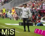 02.08.2025, Fussball Bundesliga 2025/2026, Freundschaftsspiel, FC Bayern Mnchen - Olympique Lyon, in der Allianz-Arena Mnchen,  Trainer Paulo Fonseca (Olympique Lyon) in Rage