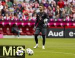 02.08.2025, Fussball Bundesliga 2025/2026, Freundschaftsspiel, FC Bayern Mnchen - Olympique Lyon, in der Allianz-Arena Mnchen,  Torwart Sven Ulreich (FC Bayern Mnchen) nachdenklich 