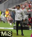 02.08.2025, Fussball Bundesliga 2025/2026, Freundschaftsspiel, FC Bayern Mnchen - Olympique Lyon, in der Allianz-Arena Mnchen,  Trainer Paulo Fonseca (Olympique Lyon) in Rage
