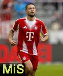 02.08.2025, Fussball Bundesliga 2025/2026, Freundschaftsspiel, FC Bayern Mnchen - Olympique Lyon, in der Allianz-Arena Mnchen,  Raphael Guerreiro (FC Bayern Mnchen) im Spurt