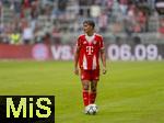 02.08.2025, Fussball Bundesliga 2025/2026, Freundschaftsspiel, FC Bayern Mnchen - Olympique Lyon, in der Allianz-Arena Mnchen,  Tom Bischof (Bayern Mnchen) Freistoss.