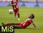 02.08.2025, Fussball Bundesliga 2025/2026, Freundschaftsspiel, FC Bayern Mnchen - Olympique Lyon, in der Allianz-Arena Mnchen,  Kingsley Coman (FC Bayern Mnchen) am Boden.