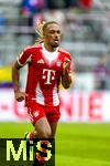 02.08.2025, Fussball Bundesliga 2025/2026, Freundschaftsspiel, FC Bayern Mnchen - Olympique Lyon, in der Allianz-Arena Mnchen,  Sacha Boey (FC Bayern Mnchen) im Spurt 
