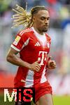 02.08.2025, Fussball Bundesliga 2025/2026, Freundschaftsspiel, FC Bayern Mnchen - Olympique Lyon, in der Allianz-Arena Mnchen,  Sacha Boey (FC Bayern Mnchen) im Spurt 