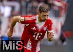 02.08.2025, Fussball Bundesliga 2025/2026, Freundschaftsspiel, FC Bayern Mnchen - Olympique Lyon, in der Allianz-Arena Mnchen,  Leon Goretzka (FC Bayern Mnchen) im Spurt 