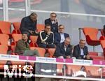 02.08.2025, Fussball Bundesliga 2025/2026, Freundschaftsspiel, FC Bayern Mnchen - Olympique Lyon, in der Allianz-Arena Mnchen,  Ehrentribne mit Sportvorstand Max Eberl (Bayern Mnchen), Vorstandsvorsitzender Jan-Christian Dreesen (FC Bayern Mnchen), Michael Ballack, Prsident und Aufsichtsratsvorsitzender Karl Hopfner (FC Bayern Mnchen), 