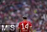 02.08.2025, Fussball Bundesliga 2025/2026, Freundschaftsspiel, FC Bayern Mnchen - Olympique Lyon, in der Allianz-Arena Mnchen,  Luis Diaz (FC Bayern Mnchen) von Hinten