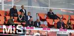 02.08.2025, Fussball Bundesliga 2025/2026, Freundschaftsspiel, FC Bayern Mnchen - Olympique Lyon, in der Allianz-Arena Mnchen,  Ehrentribne mit Sportvorstand Max Eberl (Bayern Mnchen), Vorstandsvorsitzender Jan-Christian Dreesen (FC Bayern Mnchen), Michael Ballack, Prsident und Aufsichtsratsvorsitzender Karl Hopfner (FC Bayern Mnchen), 