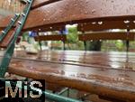 04.08.2025, Biergarten im Allgu (Bayern), nur leere Tische bei dem derzeit herrschenden nasskalten Regenwetter.  