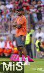 07.08.2025, Fussball Bundesliga 2025/2026, Freundschaftsspiel, Telekom-Cup, FC Bayern Mnchen - Tottenham Hotspur, in der Allianz-Arena Mnchen, Trainer Vincent Kompany (FC Bayern Mnchen) nachdenklich 