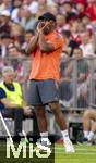 07.08.2025, Fussball Bundesliga 2025/2026, Freundschaftsspiel, Telekom-Cup, FC Bayern Mnchen - Tottenham Hotspur, in der Allianz-Arena Mnchen, Trainer Vincent Kompany (FC Bayern Mnchen) in Rage  