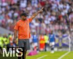 07.08.2025, Fussball Bundesliga 2025/2026, Freundschaftsspiel, Telekom-Cup, FC Bayern Mnchen - Tottenham Hotspur, in der Allianz-Arena Mnchen, Trainer Vincent Kompany (FC Bayern Mnchen) gibt Anweisungen an der Seitenlinie.