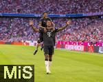 07.08.2025, Fussball Bundesliga 2025/2026, Freundschaftsspiel, Telekom-Cup, FC Bayern Mnchen - Tottenham Hotspur, in der Allianz-Arena Mnchen, Torjubel Wisdom Mike (oben, FC Bayern Mnchen) mit Jonah Kusi-Asare (Bayern Mnchen) 