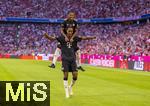 07.08.2025, Fussball Bundesliga 2025/2026, Freundschaftsspiel, Telekom-Cup, FC Bayern Mnchen - Tottenham Hotspur, in der Allianz-Arena Mnchen, Torjubel Wisdom Mike (oben, FC Bayern Mnchen) mit Jonah Kusi-Asare (Bayern Mnchen) 