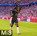 07.08.2025, Fussball Bundesliga 2025/2026, Freundschaftsspiel, Telekom-Cup, FC Bayern Mnchen - Tottenham Hotspur, in der Allianz-Arena Mnchen, Torjubel Wisdom Mike (oben, FC Bayern Mnchen) mit Jonah Kusi-Asare (Bayern Mnchen) 