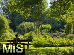 10.08.2025, Kurpark in Bad Wrishofen (Unterallgu), Kurgste, Einheimische und Urlauber finden hier Entspannung und Ruhe in gepflegter Natur,