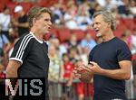 12.08.2025, Fussball Bundesliga 2025/2026, Freundschaftsspiel, Grasshopper Club Zrich - FC Bayern Mnchen - im Stadion am Letzigrund, Zrich (Schweiz). v.l. Sportdirektor Christoph Freund (Bayern Mnchen) und Alain Sutter (Schweiz) reden miteinander,