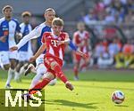 12.08.2025, Fussball Bundesliga 2025/2026, Freundschaftsspiel, Grasshopper Club Zrich - FC Bayern Mnchen - im Stadion am Letzigrund, Zrich (Schweiz).  (FC Bayern Mnchen) Lennart Karl (FC Bayern Mnchen) 