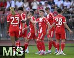 12.08.2025, Fussball Bundesliga 2025/2026, Freundschaftsspiel, Grasshopper Club Zrich - FC Bayern Mnchen - im Stadion am Letzigrund, Zrich (Schweiz). Lennart Karl  (FC Bayern Mnchen) Torjubel