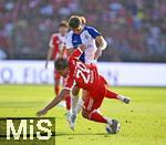 12.08.2025, Fussball Bundesliga 2025/2026, Freundschaftsspiel, Grasshopper Club Zrich - FC Bayern Mnchen - im Stadion am Letzigrund, Zrich (Schweiz). Tom Bischof (Bayern Mnchen) fllt zu Boden.