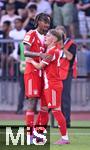 12.08.2025, Fussball Bundesliga 2025/2026, Freundschaftsspiel, Grasshopper Club Zrich - FC Bayern Mnchen - im Stadion am Letzigrund, Zrich (Schweiz). Lennart Karl (re, Bayern Mnchen) jubelt.