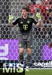 12.08.2025, Fussball Bundesliga 2025/2026, Freundschaftsspiel, Grasshopper Club Zrich - FC Bayern Mnchen - im Stadion am Letzigrund, Zrich (Schweiz). Torwart Jonas Urbig (FC Bayern Mnchen) ist unzufrieden.