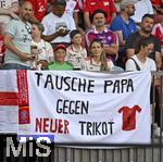 12.08.2025, Fussball Bundesliga 2025/2026, Freundschaftsspiel, Grasshopper Club Zrich - FC Bayern Mnchen - im Stadion am Letzigrund, Zrich (Schweiz). Tausche Papa gegen Neuer Trikot