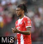 12.08.2025, Fussball Bundesliga 2025/2026, Freundschaftsspiel, Grasshopper Club Zrich - FC Bayern Mnchen - im Stadion am Letzigrund, Zrich (Schweiz). Michael Olise (FC Bayern Mnchen) mit roten Strhnen