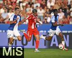 12.08.2025, Fussball Bundesliga 2025/2026, Freundschaftsspiel, Grasshopper Club Zrich - FC Bayern Mnchen - im Stadion am Letzigrund, Zrich (Schweiz). v.l. Tim Meyer (Grasshopper Club Zrich), Luis Diaz (FC Bayern Mnchen) und Imourane Hassane (Grasshopper Club Zrich) 