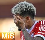 12.08.2025, Fussball Bundesliga 2025/2026, Freundschaftsspiel, Grasshopper Club Zrich - FC Bayern Mnchen - im Stadion am Letzigrund, Zrich (Schweiz). Luis Diaz (FC Bayern Mnchen) erfrischt sich mit Wasser bei der Hitze