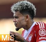 12.08.2025, Fussball Bundesliga 2025/2026, Freundschaftsspiel, Grasshopper Club Zrich - FC Bayern Mnchen - im Stadion am Letzigrund, Zrich (Schweiz). Luis Diaz (FC Bayern Mnchen) erfrischt sich mit Wasser bei der Hitze