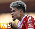 12.08.2025, Fussball Bundesliga 2025/2026, Freundschaftsspiel, Grasshopper Club Zrich - FC Bayern Mnchen - im Stadion am Letzigrund, Zrich (Schweiz). Luis Diaz (FC Bayern Mnchen) erfrischt sich mit Wasser bei der Hitze 