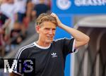 12.08.2025, Fussball Bundesliga 2025/2026, Freundschaftsspiel, Grasshopper Club Zrich - FC Bayern Mnchen - im Stadion am Letzigrund, Zrich (Schweiz). Sportdirektor Christoph Freund (Bayern Mnchen) nachdenklich 