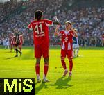 12.08.2025, Fussball Bundesliga 2025/2026, Freundschaftsspiel, Grasshopper Club Zrich - FC Bayern Mnchen - im Stadion am Letzigrund, Zrich (Schweiz). Torjubel v.li: Jonah Kusi-Asare (Bayern Mnchen) mit Lennart Karl (FC Bayern Mnchen) 