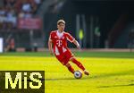 12.08.2025, Fussball Bundesliga 2025/2026, Freundschaftsspiel, Grasshopper Club Zrich - FC Bayern Mnchen - im Stadion am Letzigrund, Zrich (Schweiz). Lennart Karl (FC Bayern Mnchen) am Ball 