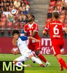 12.08.2025, Fussball Bundesliga 2025/2026, Freundschaftsspiel, Grasshopper Club Zrich - FC Bayern Mnchen - im Stadion am Letzigrund, Zrich (Schweiz). v.li: Young-joon Lee (Grasshopper Club Zrich) gegen Jonathan Tah (FC Bayern Mnchen) 