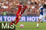 12.08.2025, Fussball Bundesliga 2025/2026, Freundschaftsspiel, Grasshopper Club Zrich - FC Bayern Mnchen - im Stadion am Letzigrund, Zrich (Schweiz). Konrad Laimer (FC Bayern Mnchen) am Ball 