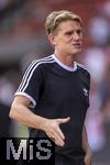 12.08.2025, Fussball Bundesliga 2025/2026, Freundschaftsspiel, Grasshopper Club Zrich - FC Bayern Mnchen - im Stadion am Letzigrund, Zrich (Schweiz). Sportdirektor Christoph Freund (Bayern Mnchen) nachdenklich 