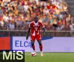 12.08.2025, Fussball Bundesliga 2025/2026, Freundschaftsspiel, Grasshopper Club Zrich - FC Bayern Mnchen - im Stadion am Letzigrund, Zrich (Schweiz). Dayot Upamecano (FC Bayern Mnchen) am Ball 