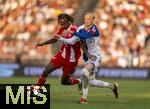 12.08.2025, Fussball Bundesliga 2025/2026, Freundschaftsspiel, Grasshopper Club Zrich - FC Bayern Mnchen - im Stadion am Letzigrund, Zrich (Schweiz). v.li: Jonah Kusi-Asare (Bayern Mnchen) gegen Saulo Decarli (Grasshopper Club Zrich) 