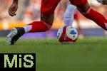 12.08.2025, Fussball Bundesliga 2025/2026, Freundschaftsspiel, Grasshopper Club Zrich - FC Bayern Mnchen - im Stadion am Letzigrund, Zrich (Schweiz). zweikampf, detail Schuhe