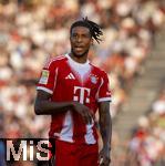 12.08.2025, Fussball Bundesliga 2025/2026, Freundschaftsspiel, Grasshopper Club Zrich - FC Bayern Mnchen - im Stadion am Letzigrund, Zrich (Schweiz). Michael Olise (FC Bayern Mnchen) nachdenklich 