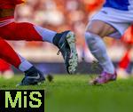 12.08.2025, Fussball Bundesliga 2025/2026, Freundschaftsspiel, Grasshopper Club Zrich - FC Bayern Mnchen - im Stadion am Letzigrund, Zrich (Schweiz). zweikampf, detail Schuhe