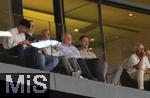12.08.2025, Fussball Bundesliga 2025/2026, Freundschaftsspiel, Grasshopper Club Zrich - FC Bayern Mnchen - im Stadion am Letzigrund, Zrich (Schweiz). Ehren-Prsident Uli Hoene (mitte, FC Bayern Mnchen, Hoeness) auf der Tribne als Zuschauer. 