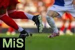 12.08.2025, Fussball Bundesliga 2025/2026, Freundschaftsspiel, Grasshopper Club Zrich - FC Bayern Mnchen - im Stadion am Letzigrund, Zrich (Schweiz). zweikampf, detail Schuhe