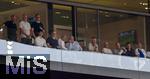 12.08.2025, Fussball Bundesliga 2025/2026, Freundschaftsspiel, Grasshopper Club Zrich - FC Bayern Mnchen - im Stadion am Letzigrund, Zrich (Schweiz). Ehren-Prsident Uli Hoene (mitte, FC Bayern Mnchen, Hoeness) auf der Tribne als Zuschauer beim Telefonieren.