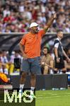 12.08.2025, Fussball Bundesliga 2025/2026, Freundschaftsspiel, Grasshopper Club Zrich - FC Bayern Mnchen - im Stadion am Letzigrund, Zrich (Schweiz). Trainer Vincent Kompany (FC Bayern Mnchen) gibt Anweisungen.